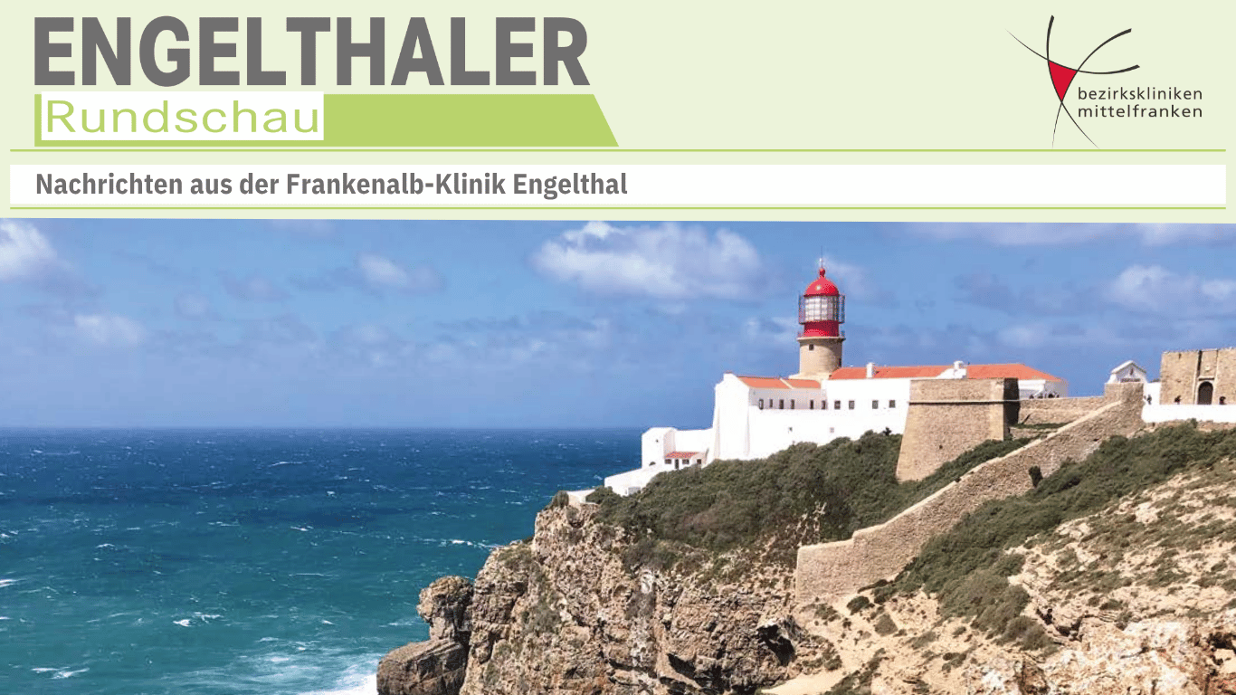 Titelbild Engelthaler Rundschau mit einem Bild einer Klippe, direkt am Meer. Zu sehen ist neben dem Felsvorsprung ein rot weißer Leuchtturm